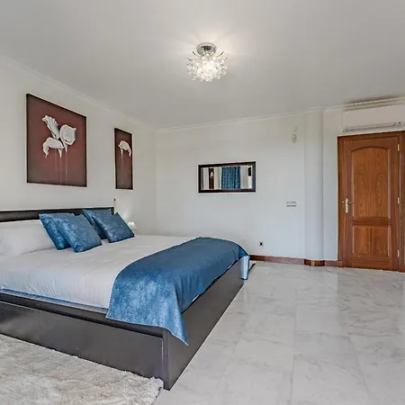 Juliet Villa *