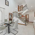 Juliet Villa *