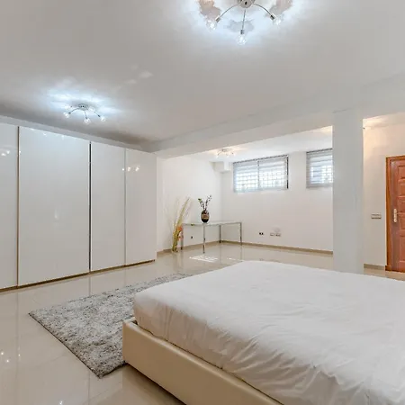 Juliet Villa *