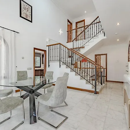 Juliet Villa *